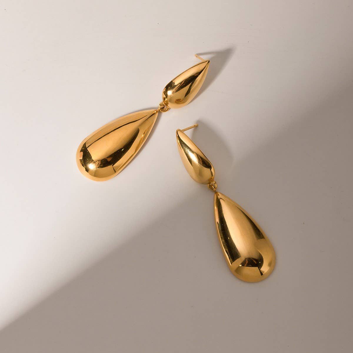 LIGHT LUXURY NICHE GOLD GLOSSY WATER DROP EARRINGS