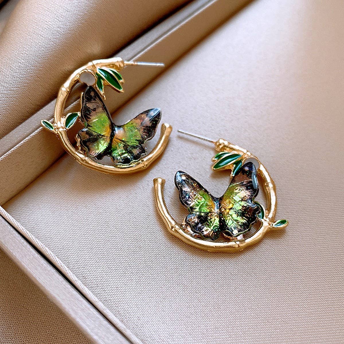ROUND BAMBOO LEAF BUTTERFLY EARRINGS