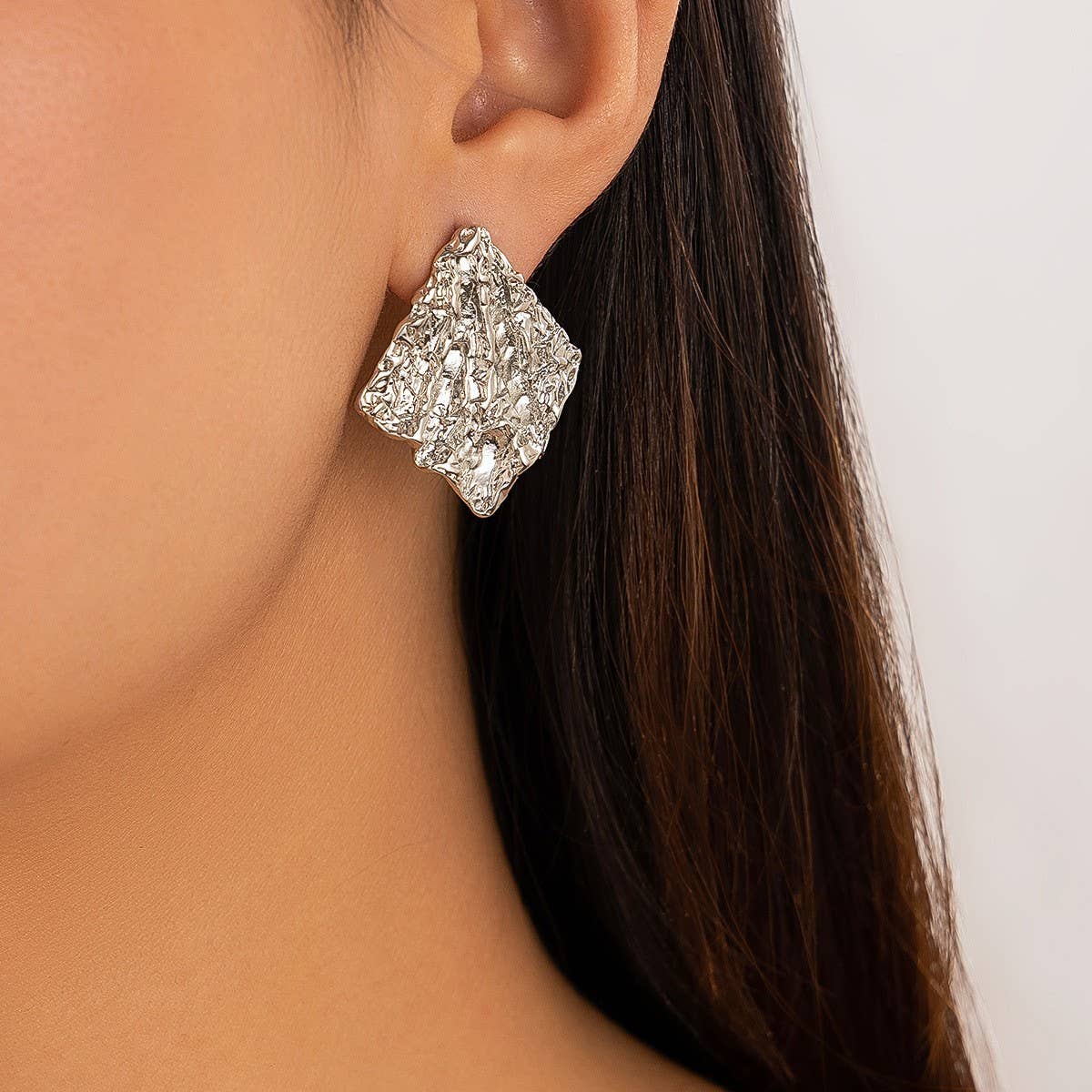 EXAGGERATED FOLDS HIGH-GRADE IRREGULAR BRACELET_CWMM3125