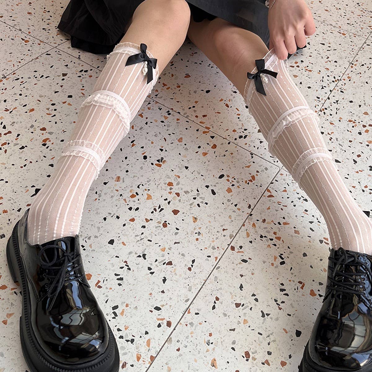LOLITA KNEE SOCKS WITH CUTE MESH BOW DETAIL