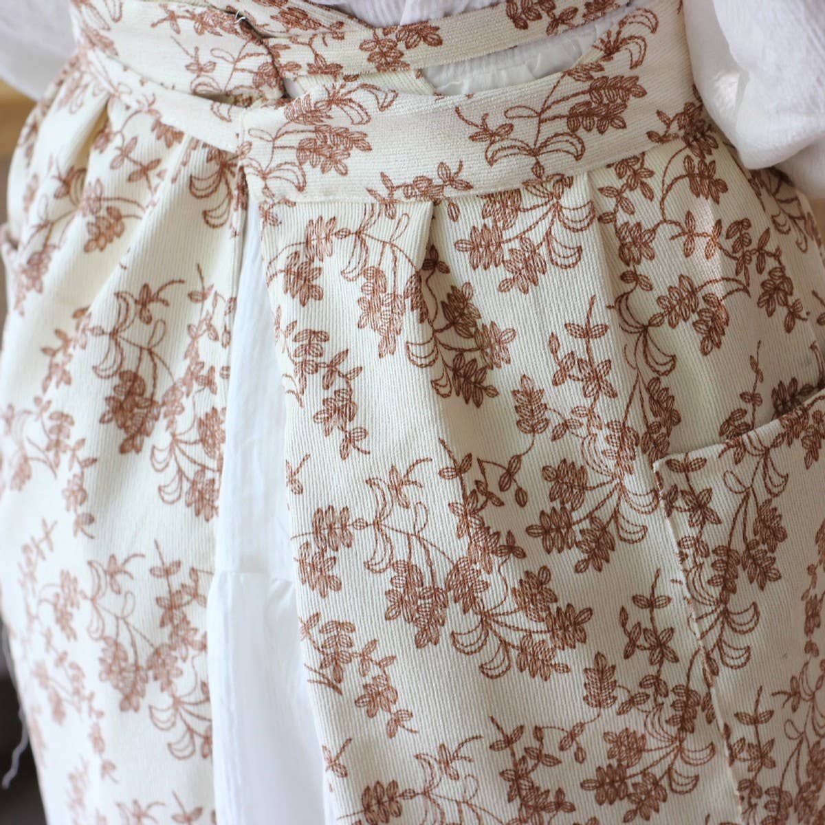 SIMPLE AND ELEGANT CORDUROY MATERIAL THICK APRON