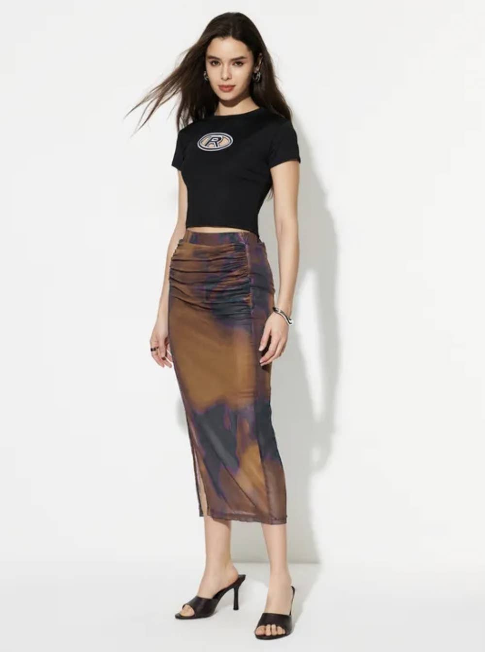 Elegant and fashionable mesh gradient skirt