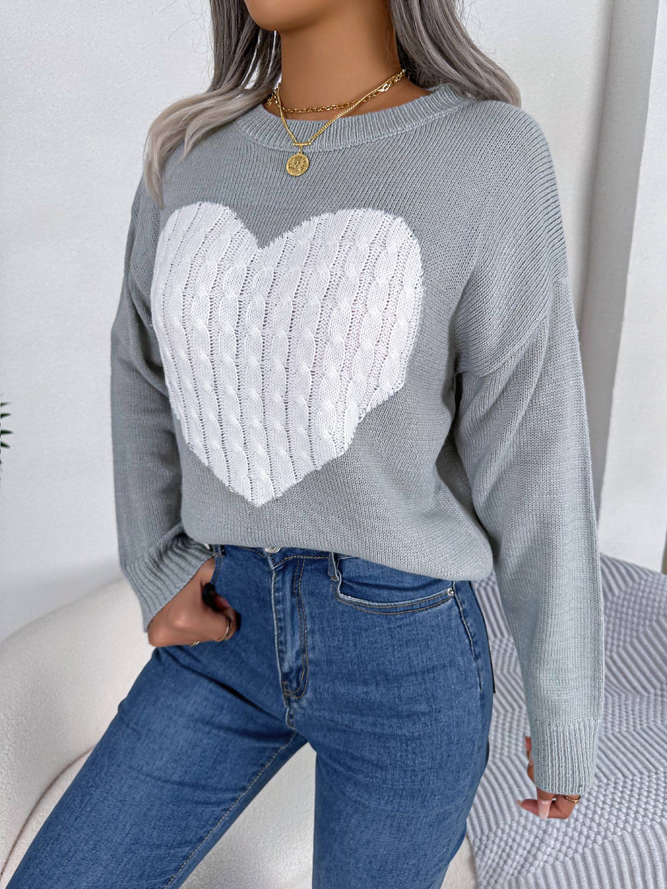 Twisted heart long-sleeved pullover sweater