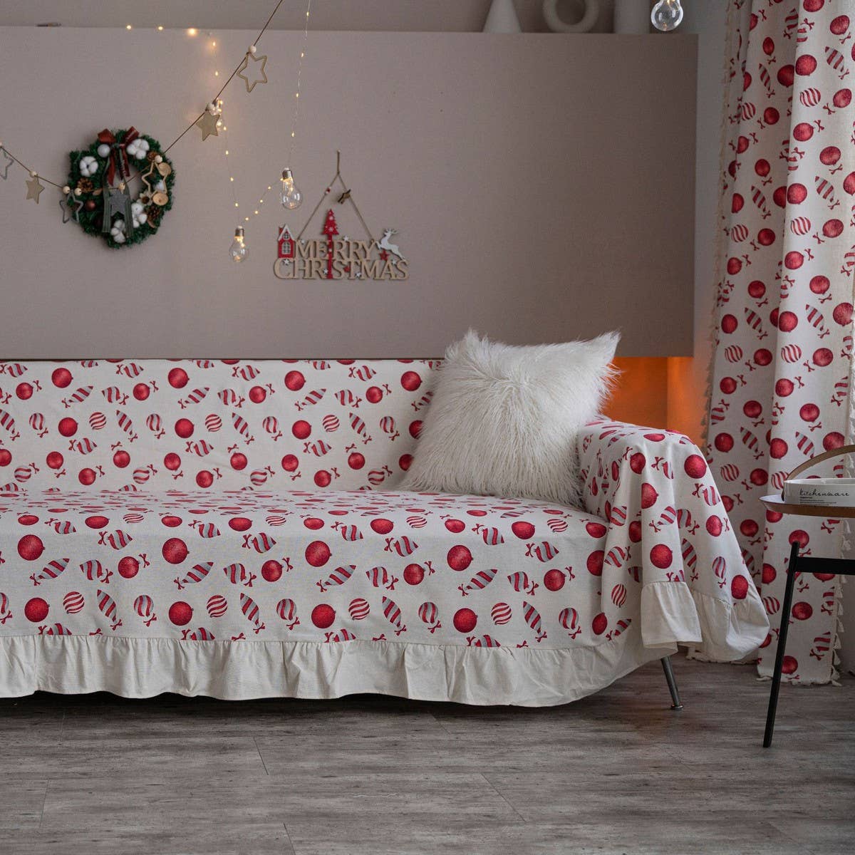 CHRISTMAS PRINT RUFFLED RETRO SOFA THROW