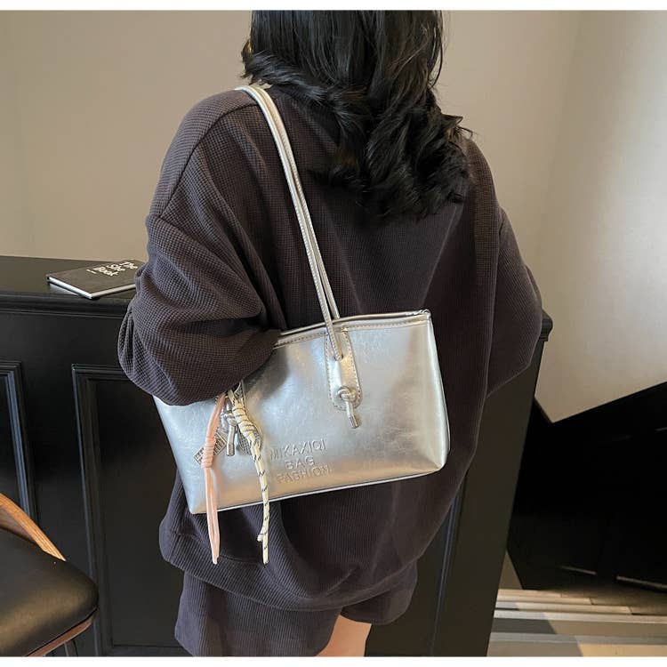 Fashionable versatile and simple underarm bag