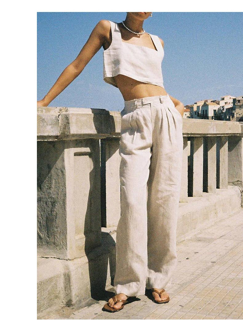 Short square neck sleeveless tank top