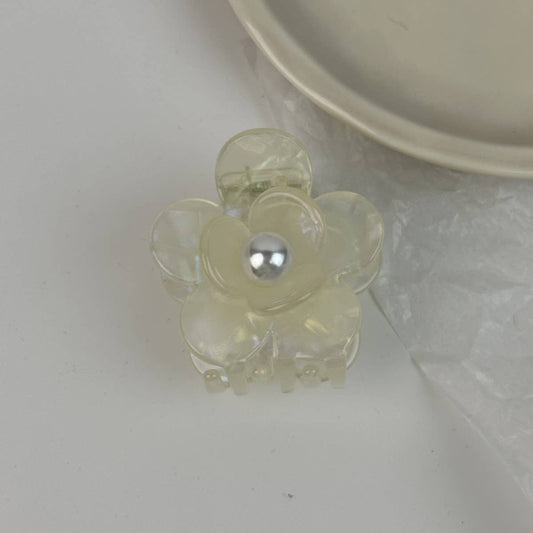 Medium double pearl flower clip with acetic acid texture