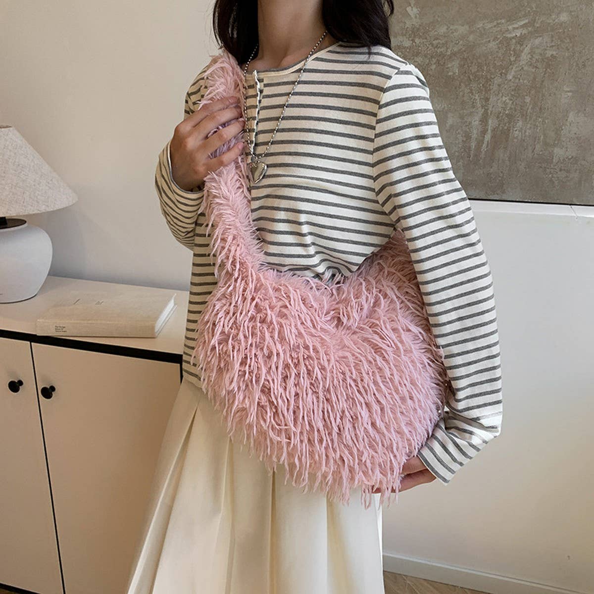 WINTER CROSSBODY ONESHOULDER FEATHER HEART PLUSHBAG_CWAB4006