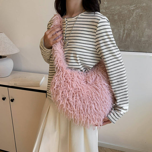 WINTER CROSSBODY ONESHOULDER FEATHER HEART PLUSHBAG_CWAB4006