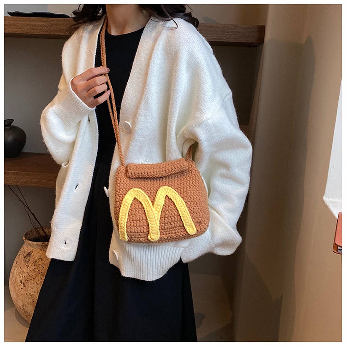 VERSATILE HAND-KNITTED M LETTER BAG_CWAB2421