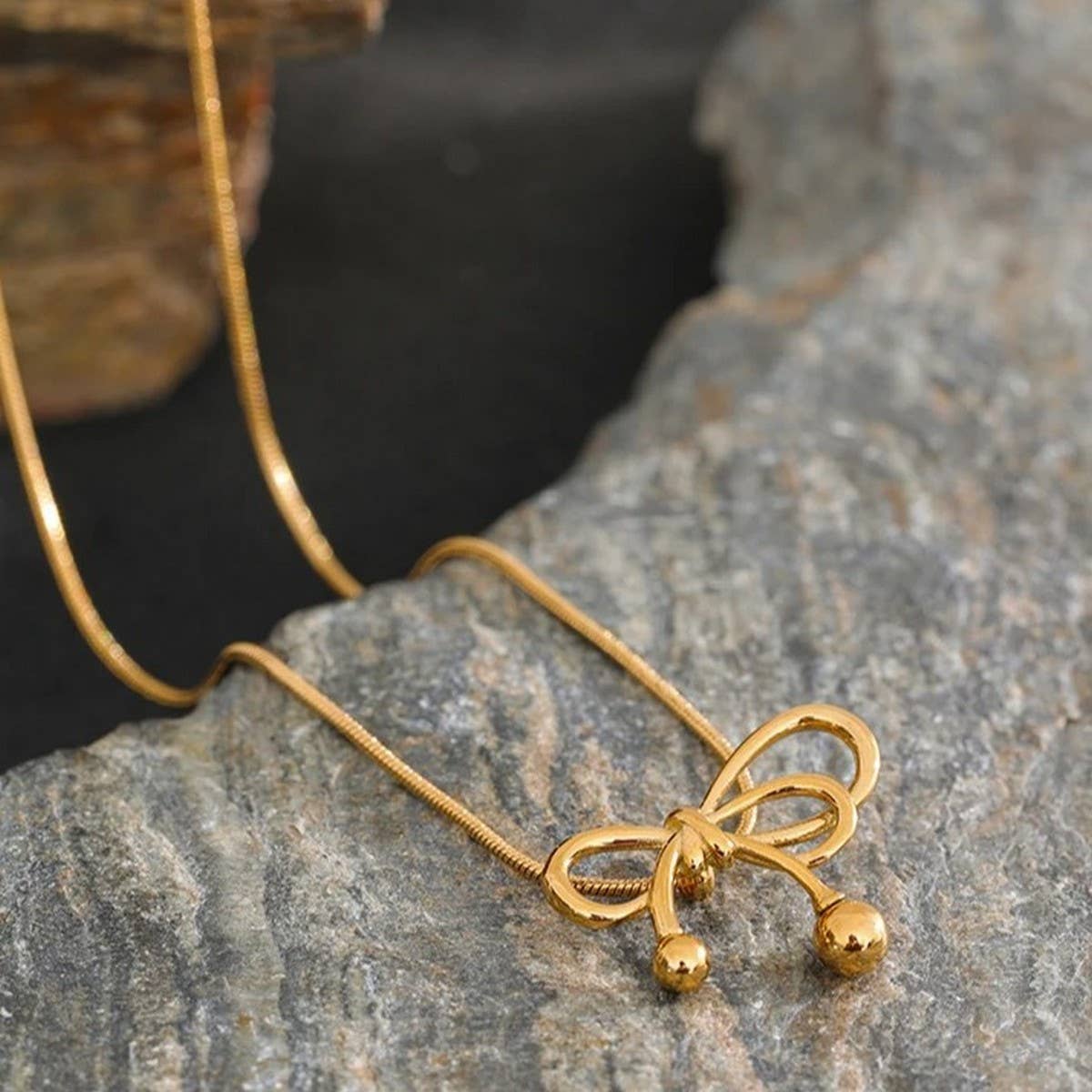 FASHIONABLE GOLDEN BOW NECKLACE FOR WOMEN