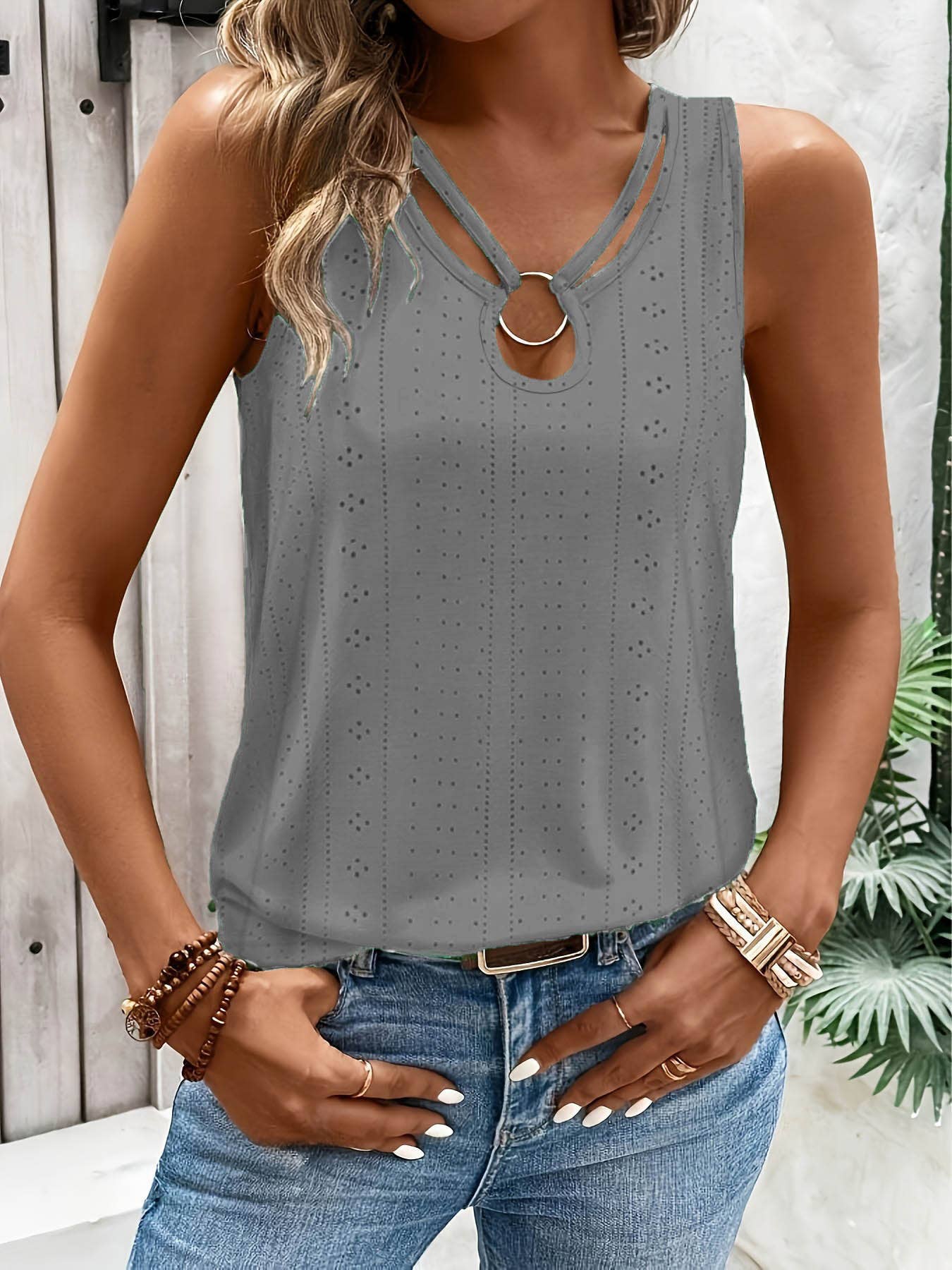 Solid-color V-neck hollowed-out halter top