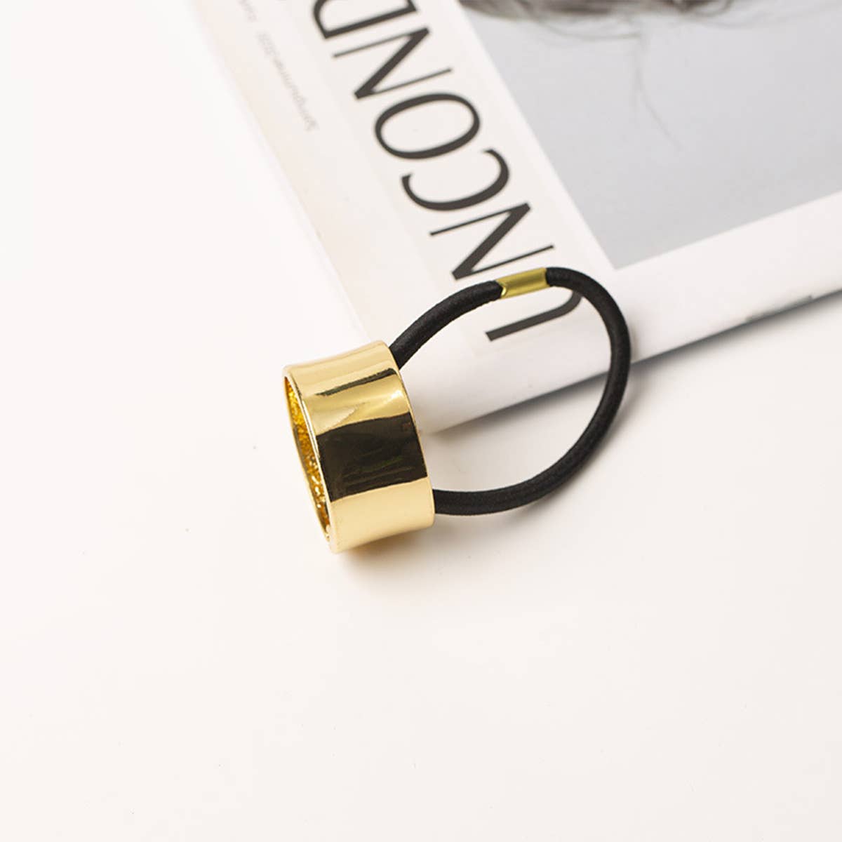 SIMPLE AND STYLISH COMMUTING HAIR SCRUNCHIES