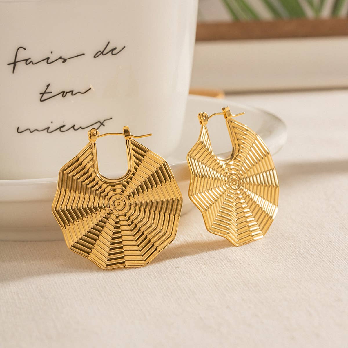 NEW IRREGULAR GEOMETRIC SECTOR EARRINGS_CWAHA0924