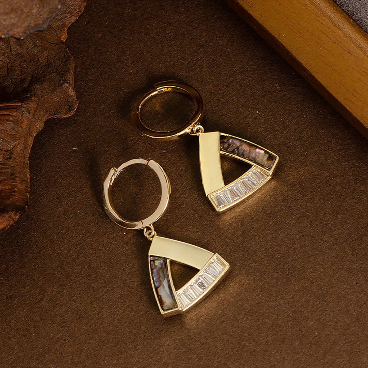 NATURAL ABALONE ZIRCON MOTHER-OF-PEARL EARRINGS