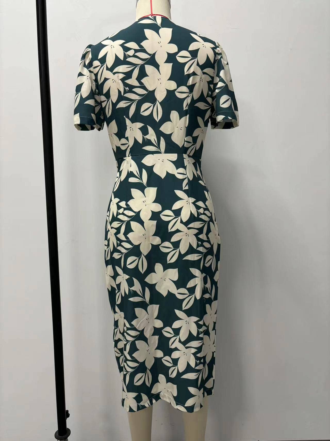 Printed V-neck slit hip-hugging elegant dress