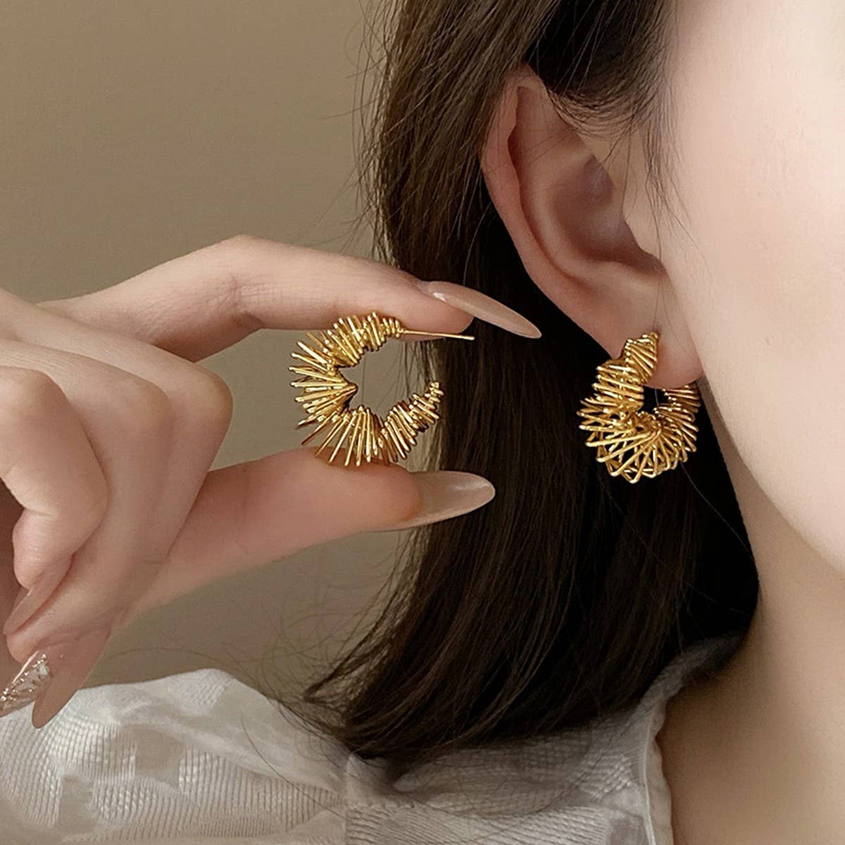 TWISTED HOLLOW C SHAPE FASHION EARRINGS