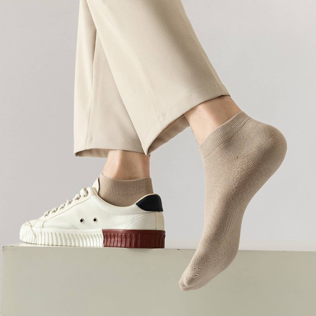 DEODORANT AND SWEAT-WICKING MEN'S SOCKS