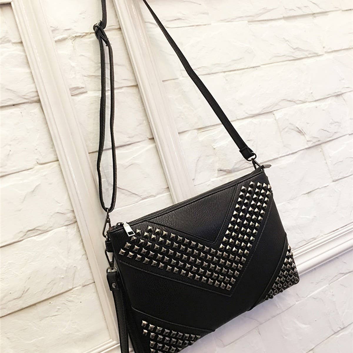 RIVET DECORATION LARGE CAPACITY HANDBAG_CWAB1376