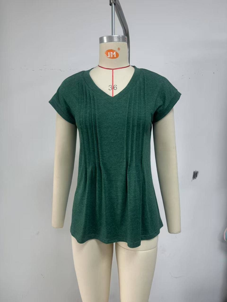 Solid color V-neck with short-sleeved T-shirt