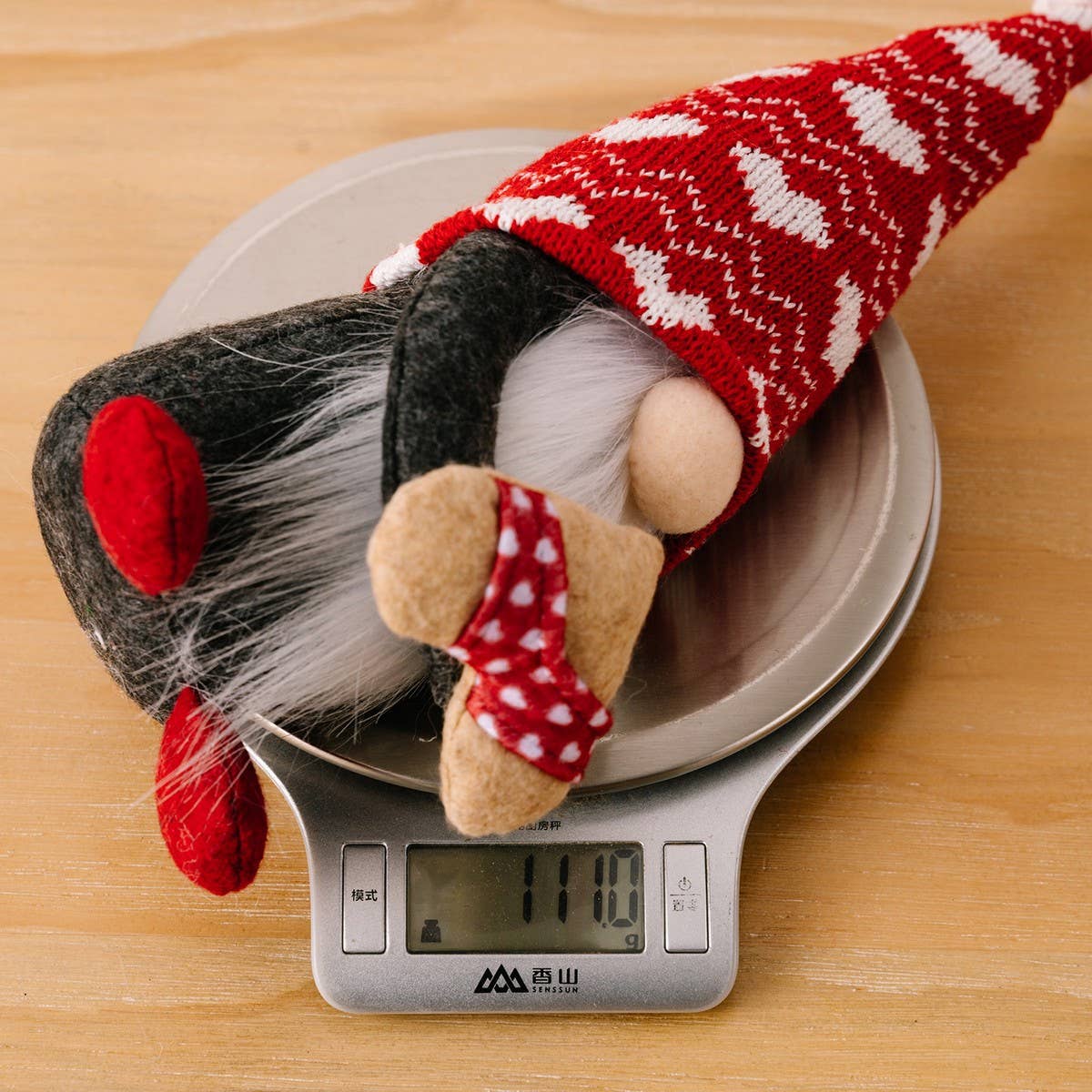 CWMM10269_VALENTINE KNIT GNOME DOLL WITH HEART