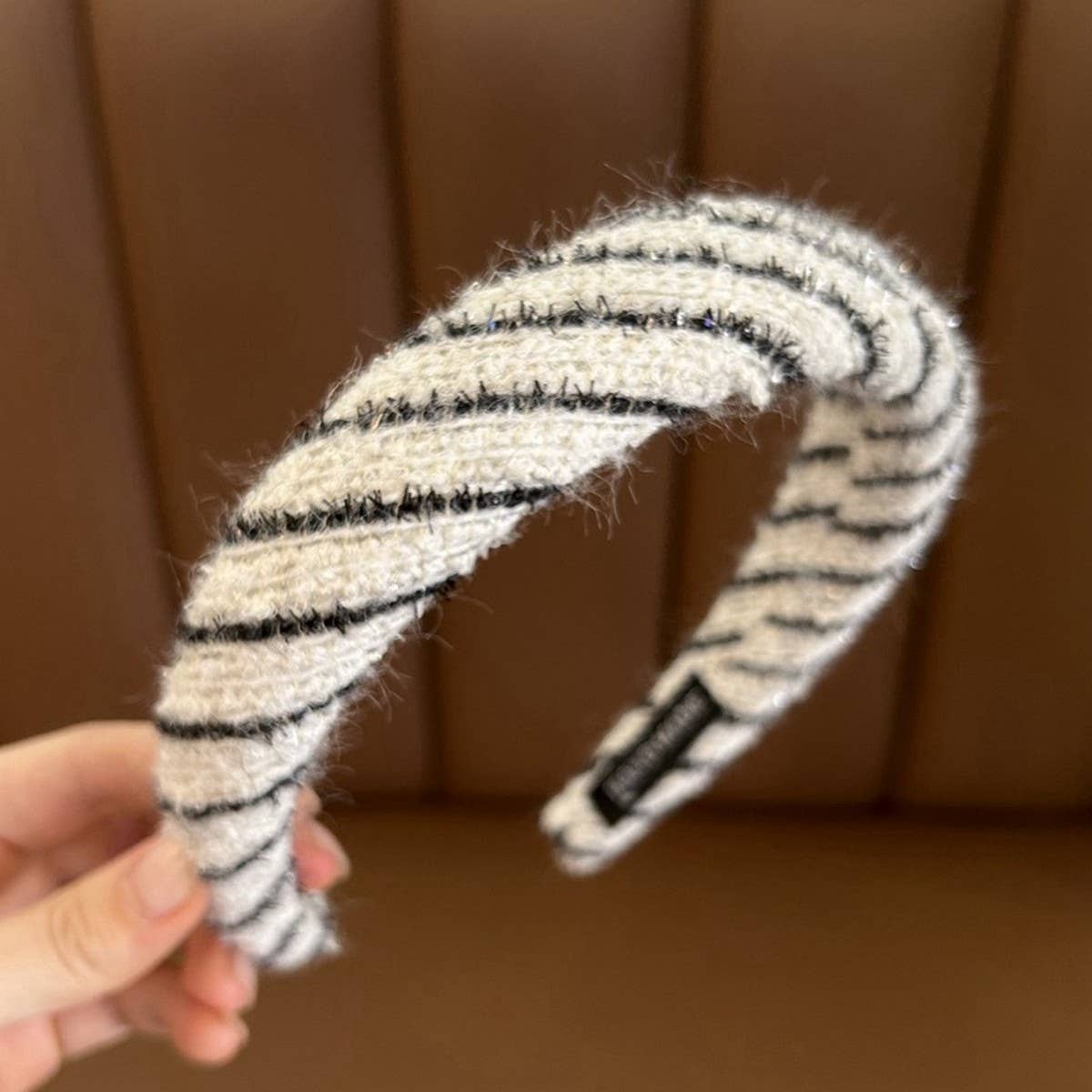 BLACK AND WHITE WIDE BRIM HEADBAND_CWAHA2862