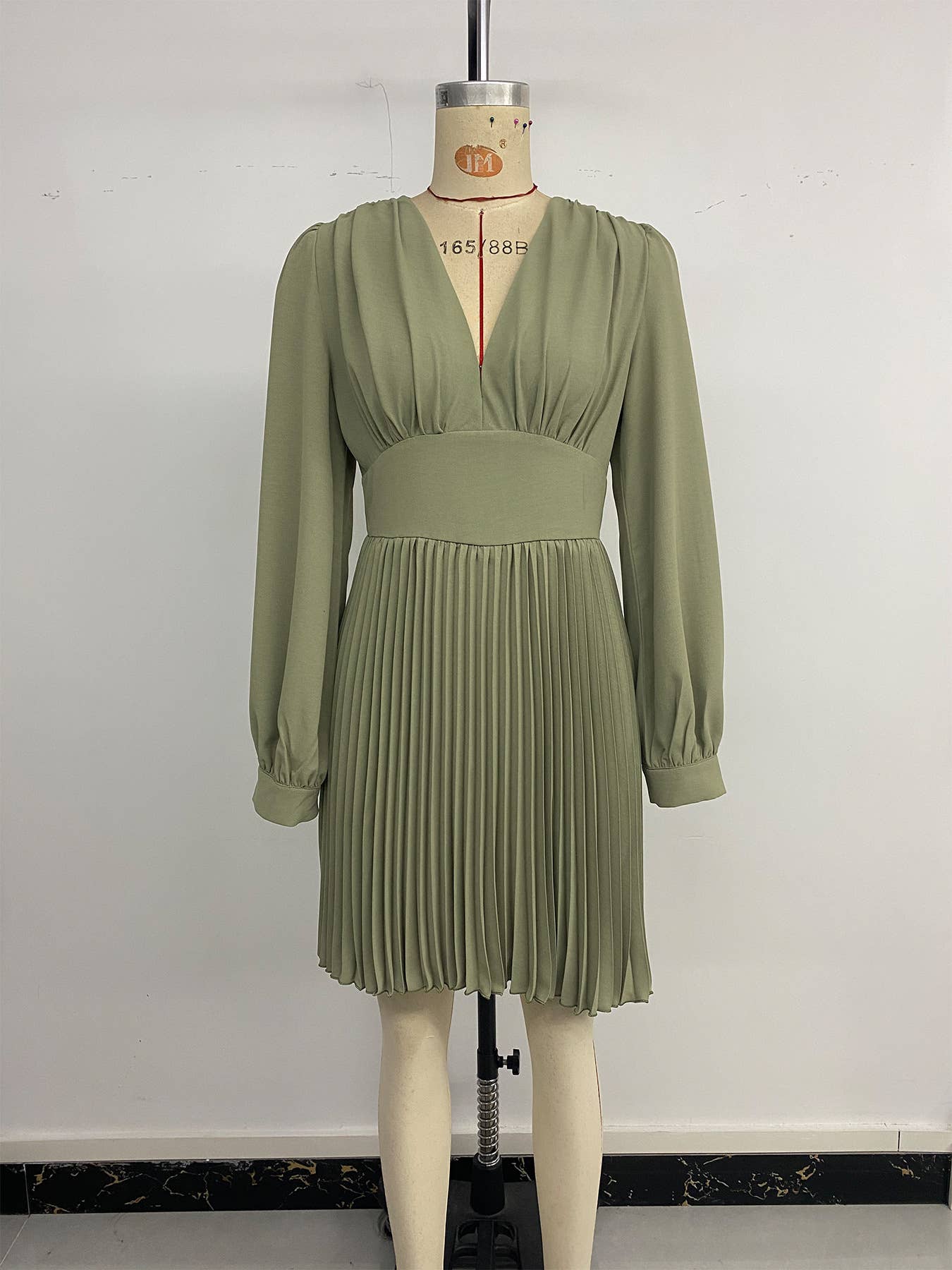 Retro V-neck solid-color pleated elegant dress