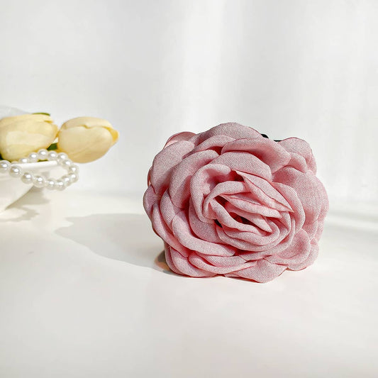 Three-dimensional solid fabric rose grasping clip