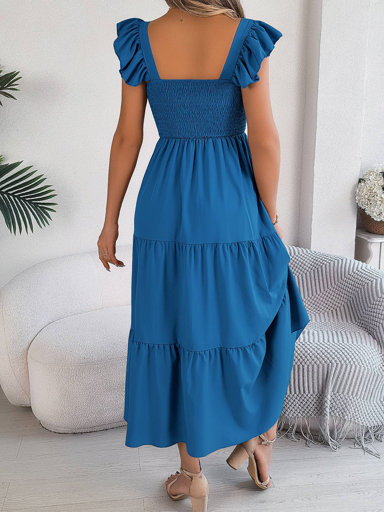 A-line dress with square collar and waist