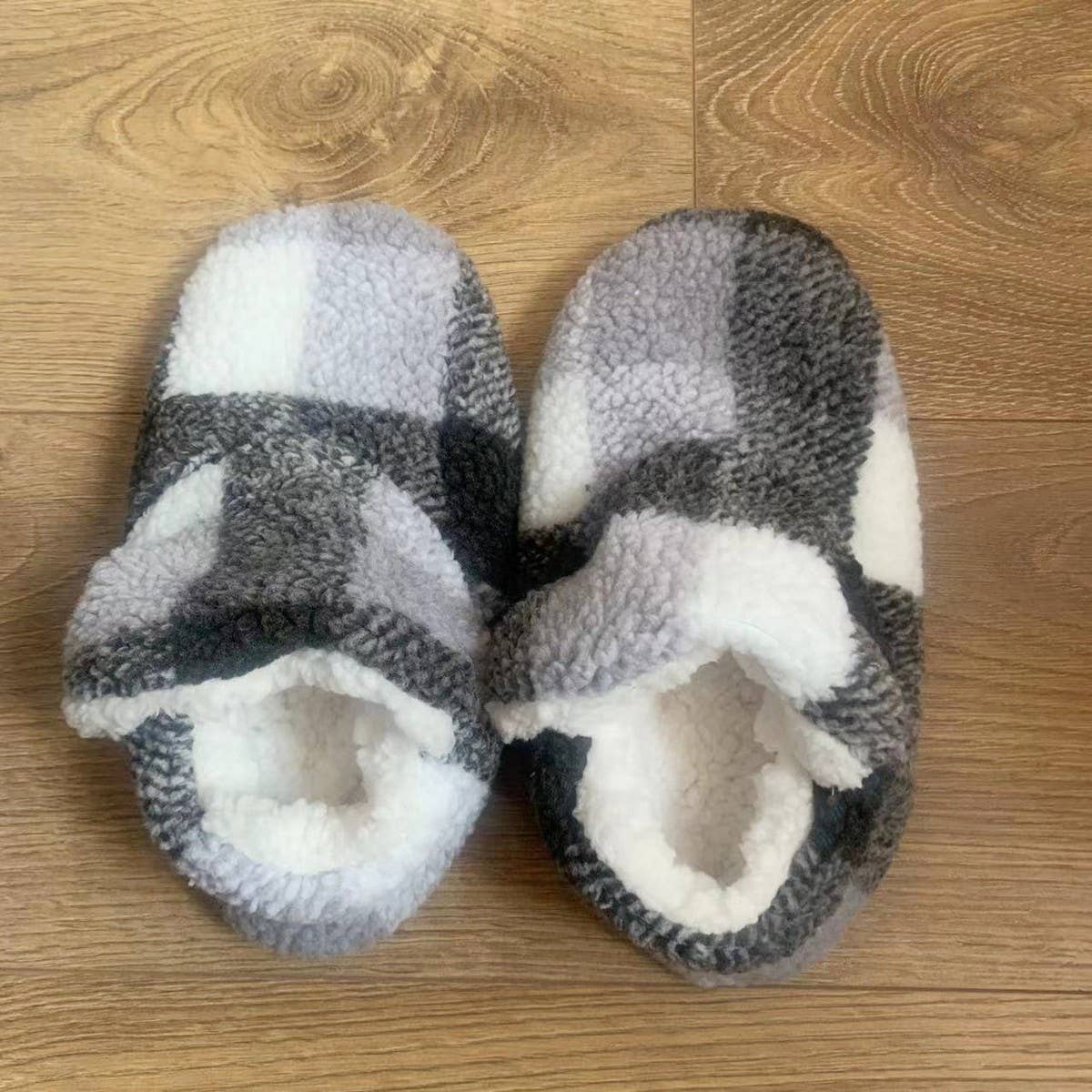 HOME WARM SOFT BOTTOM NON-SLIP SOCK SLIPPERS
