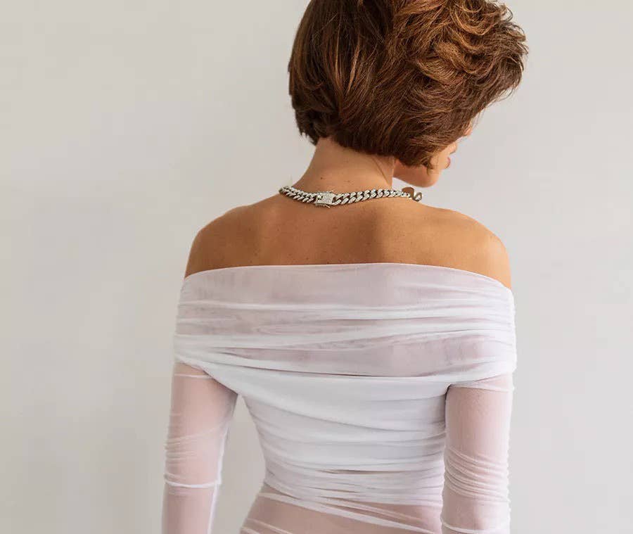 Solid color fit line neck gauze long sleeve top