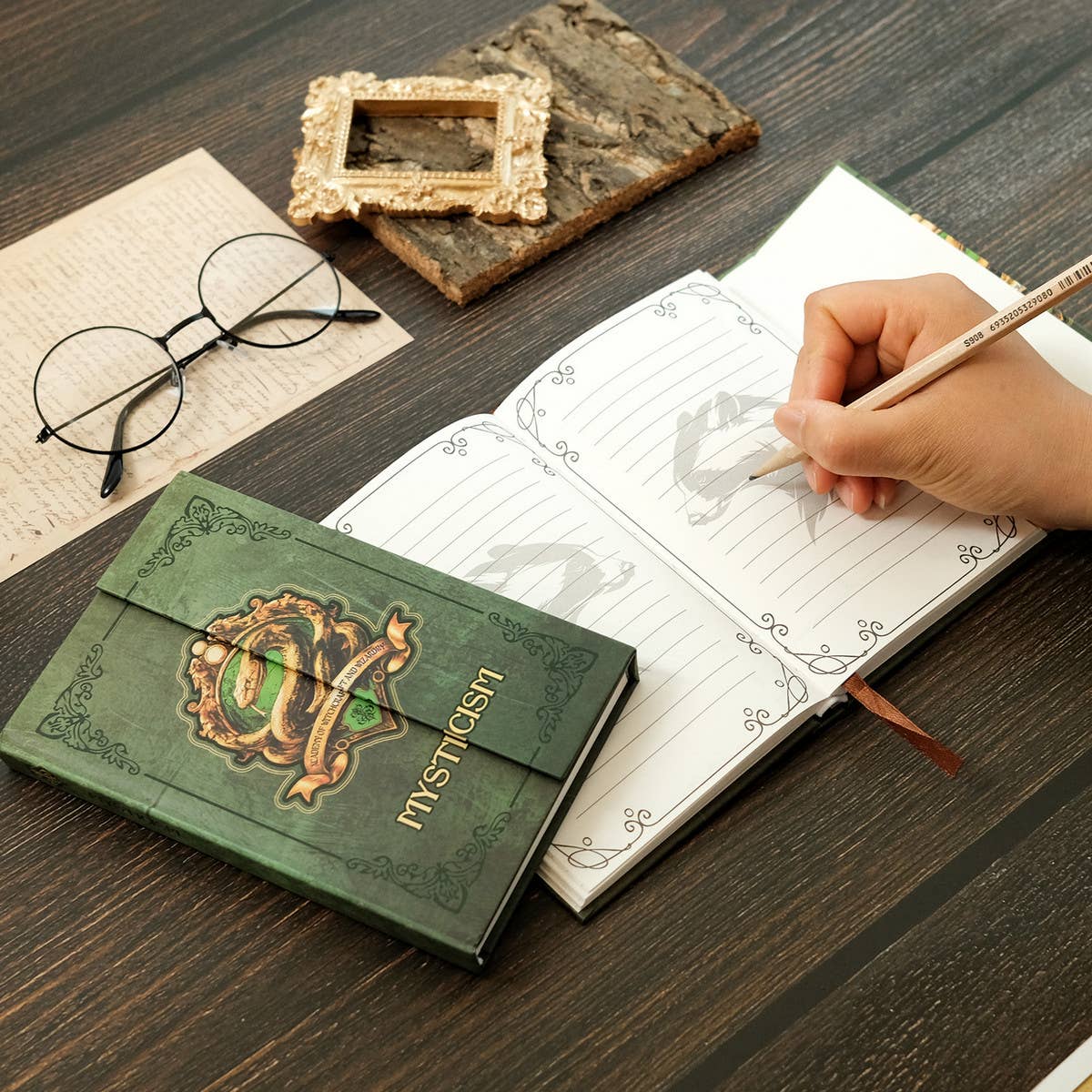 RETRO THICKENED PYTHON TOTEM NOTEBOOK