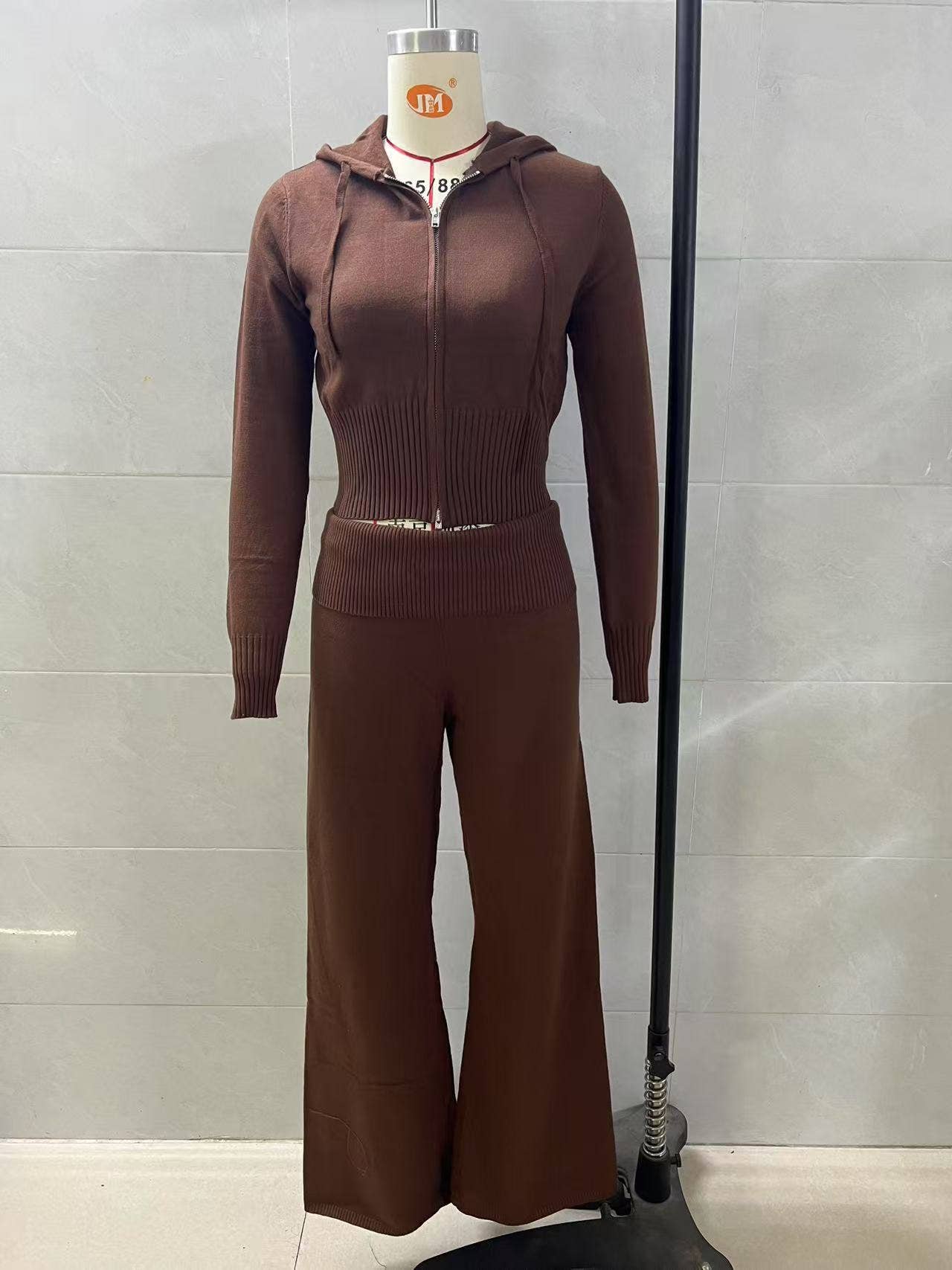 Two-piece sport zippered hooded top trousers set