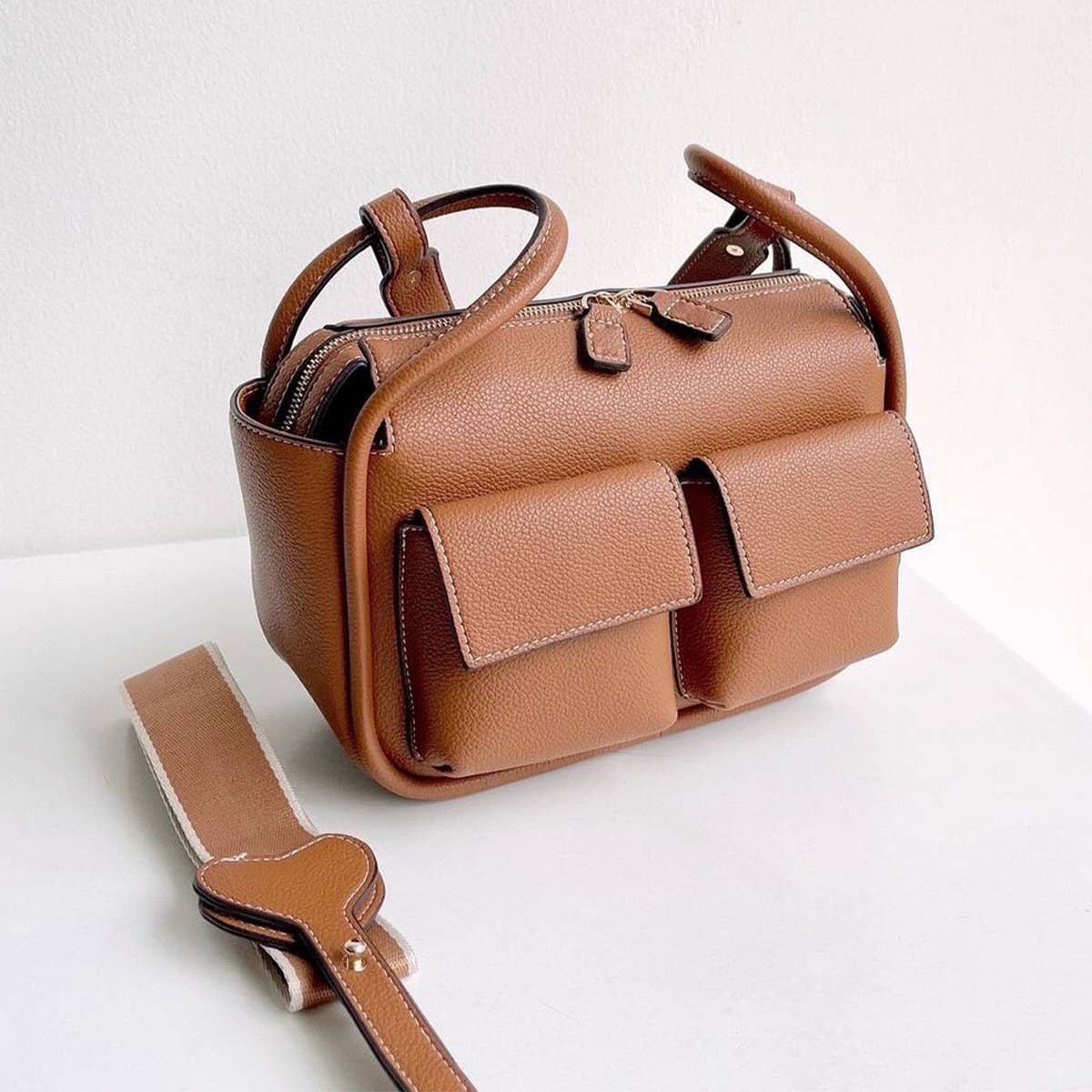 LITCHI PATTERNED PU SOFT LEATHER MESSENGER BAG_CWAB1940