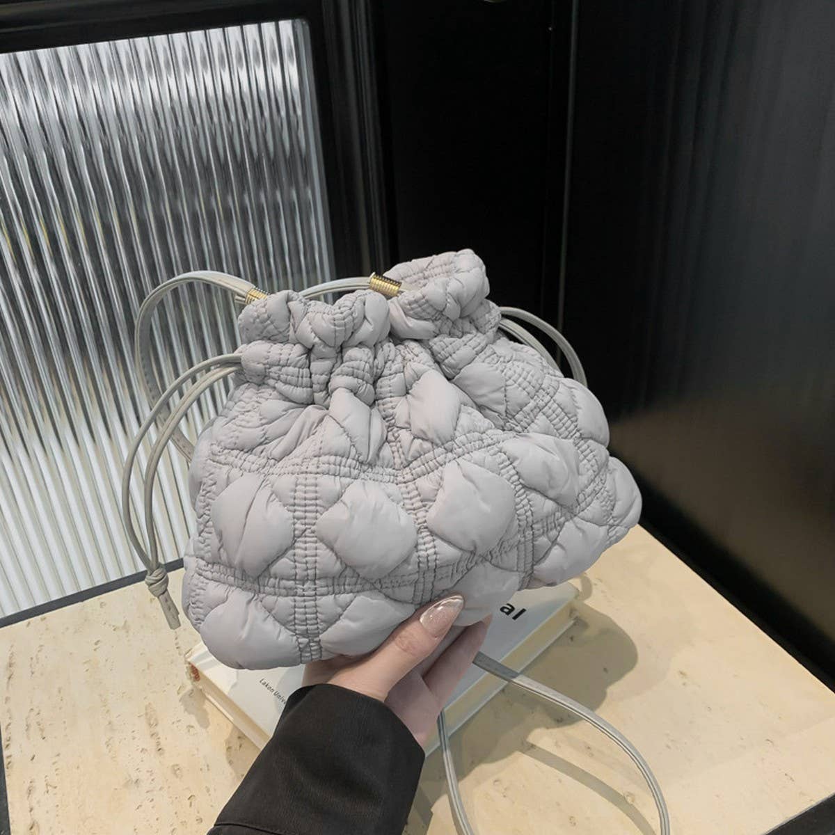 Quilted Cloud Bucket Bag Nylon Drawstring Handbag_CUAB00485