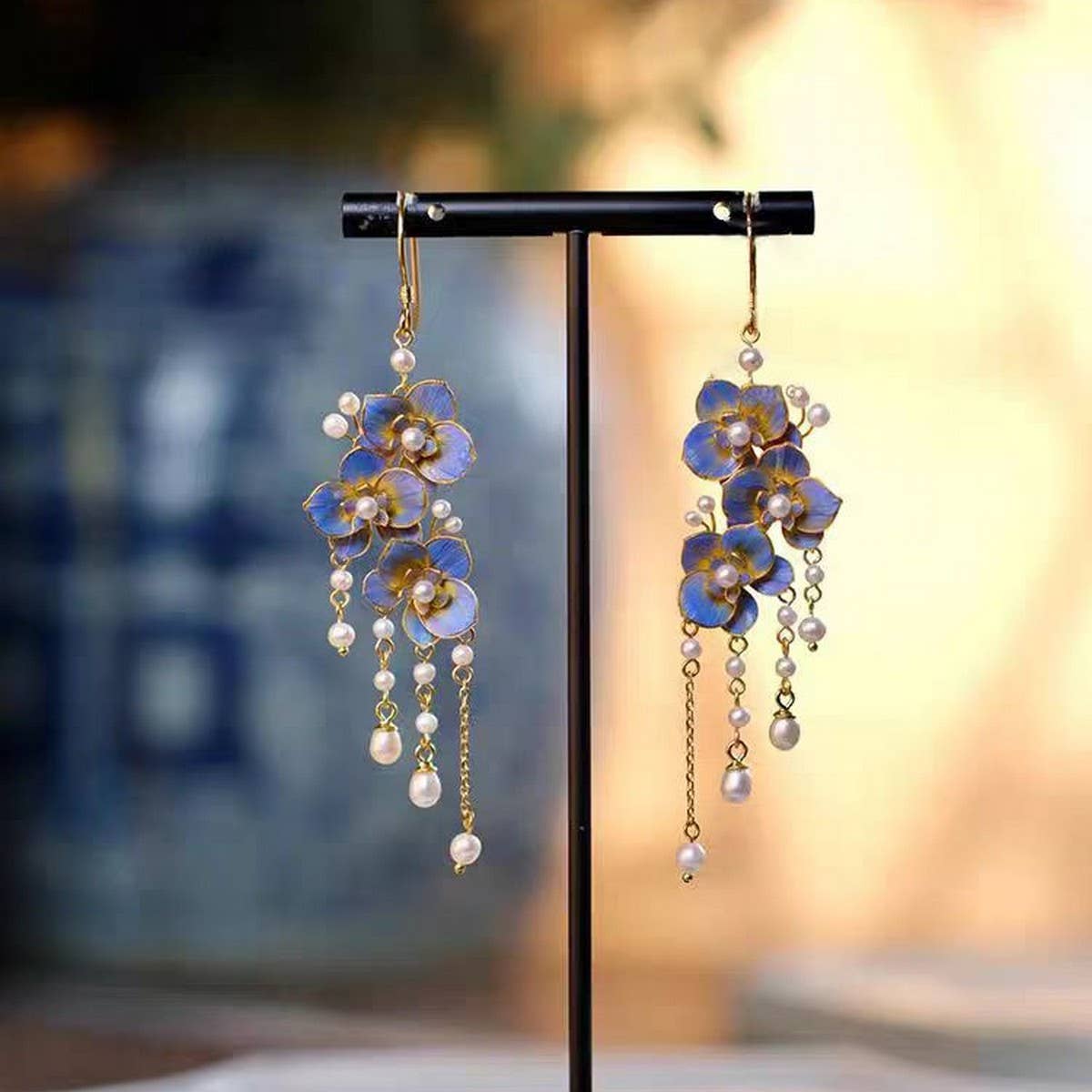 CWAJE4882_SUMMER RETRO PEARL BUTTERFLY TASSEL EARRINGS