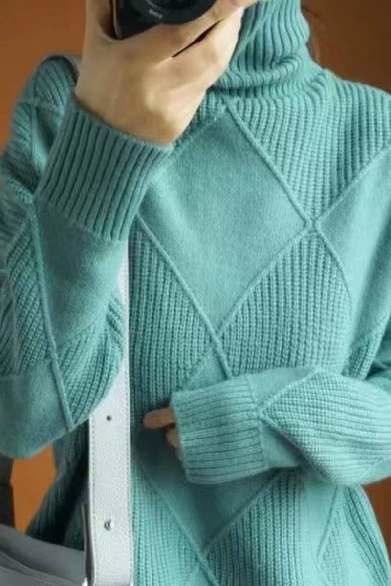 CWOSWL07650_SOLID COLOR HIGH COLLAR DIAMOND CHECK SWEATER