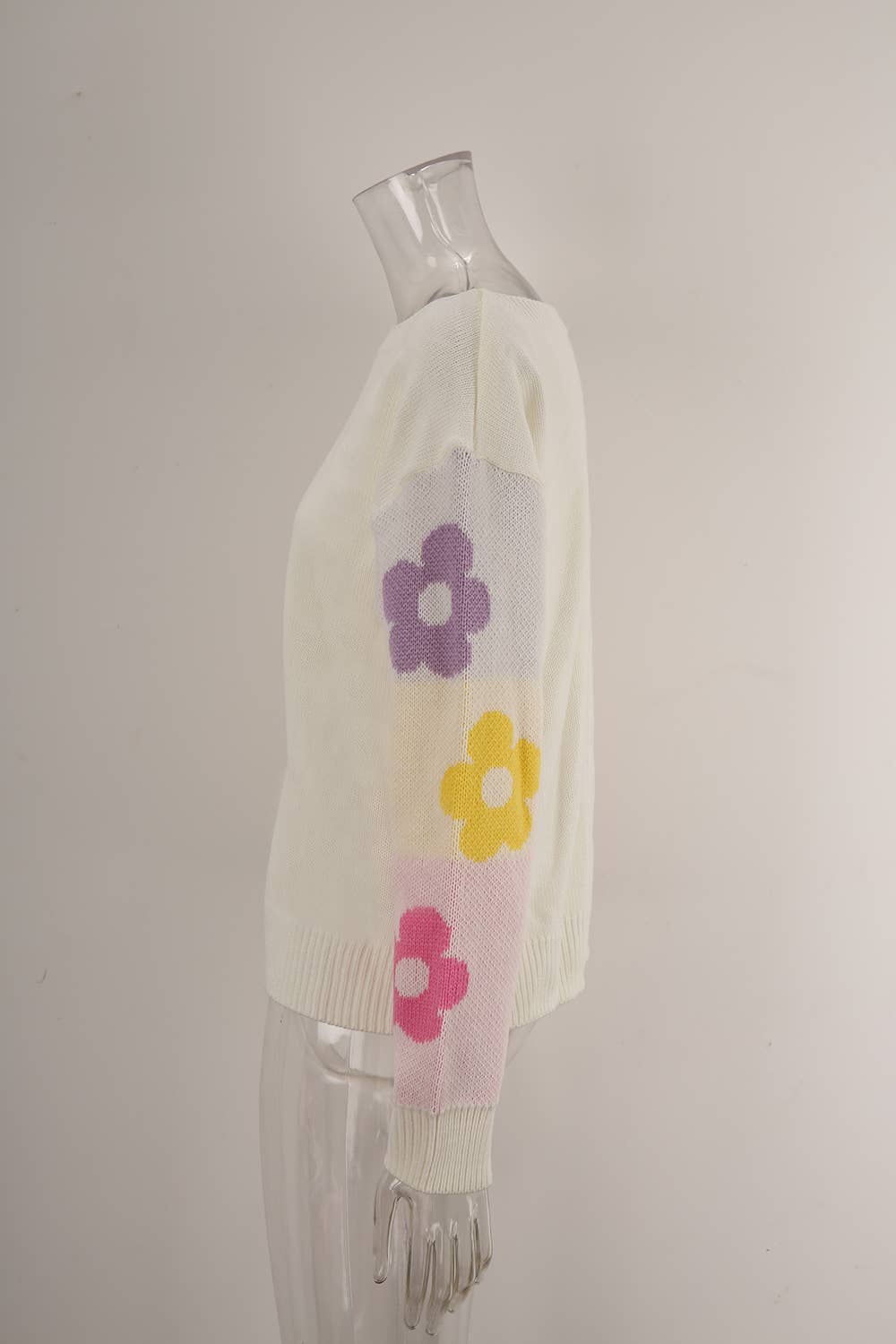 KNIT SWEATER WITH FLORAL SLEEVES AND A LINE NECK