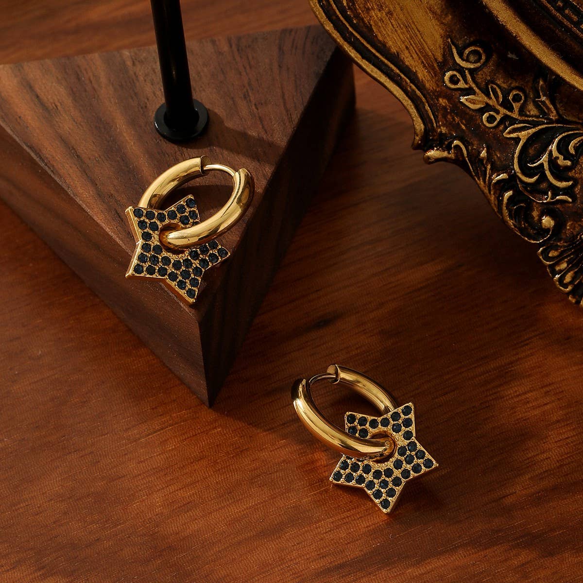 STAINLESS STEEL EARRINGS WITH DIAMONDS_CWMM3613