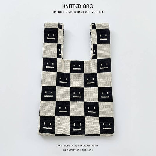 Heart-shaped color-blocked knitted handbag