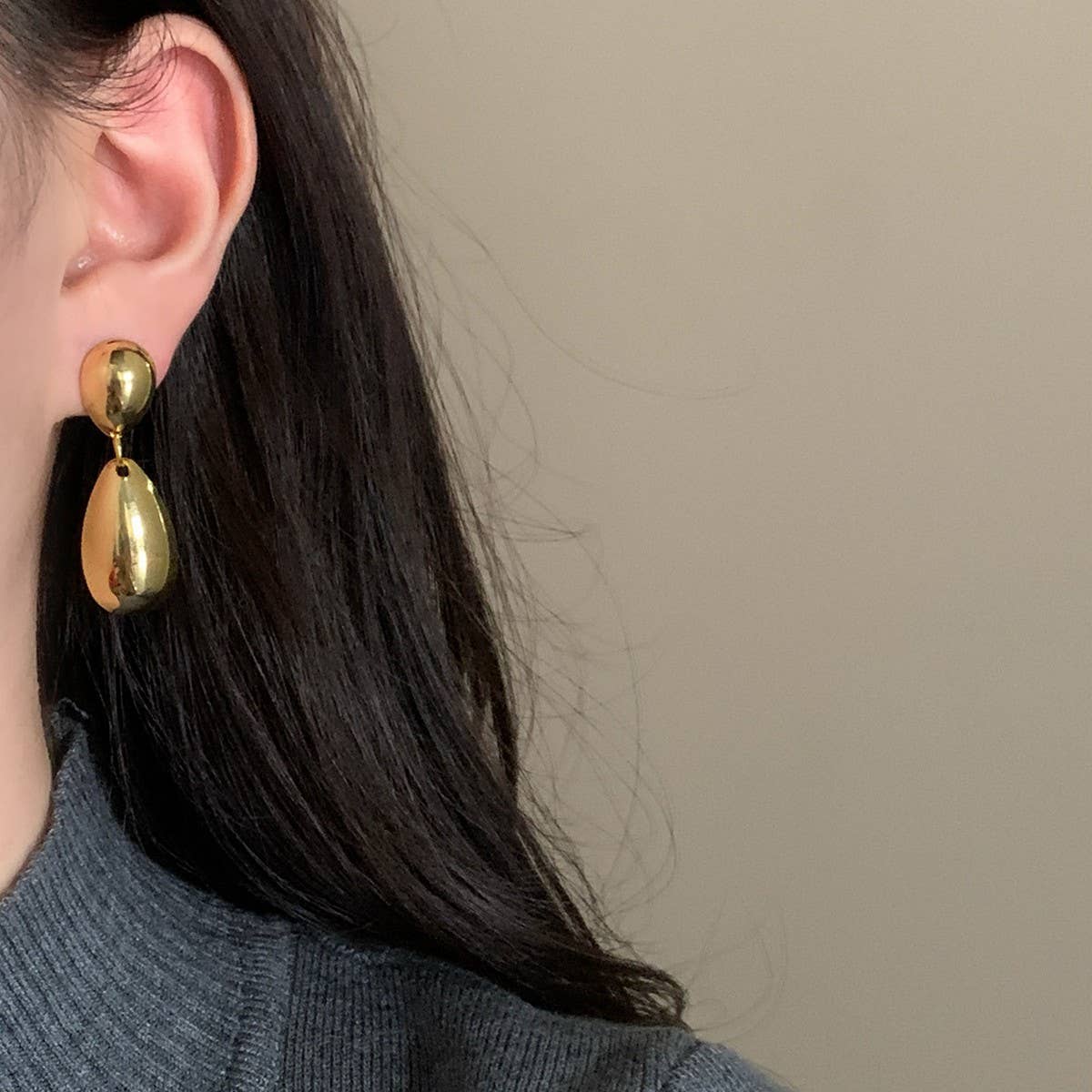 TEMPERAMENTAL AND VERSATILE METAL EARRINGS