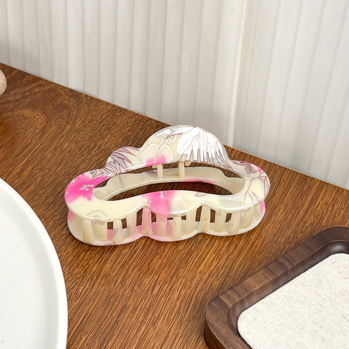 Vintage Floral Claw Clip ? Elegant Chinese Grip