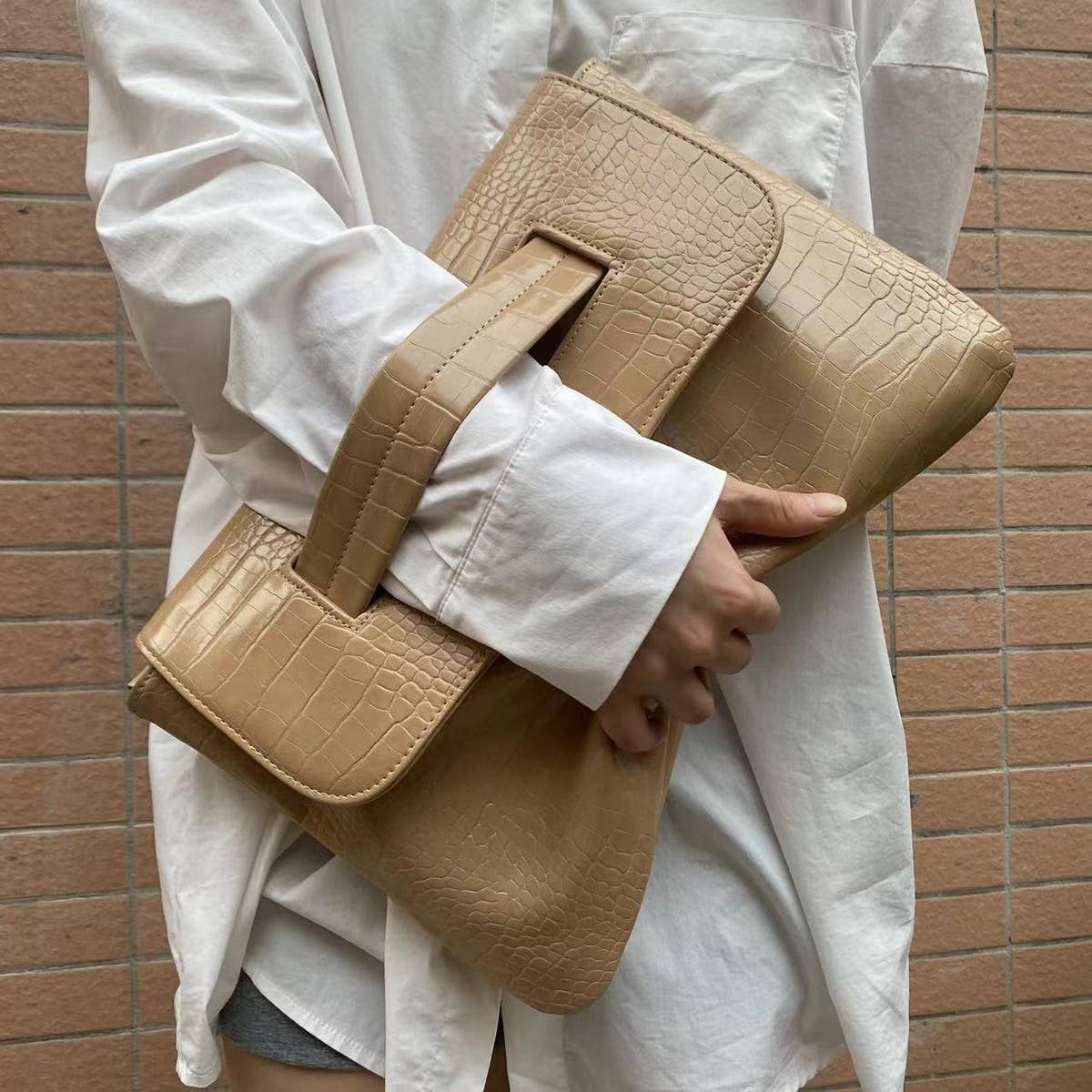 FASHIONABLE AND VERSATILE BLACK HAND BAGS_CWAB2603