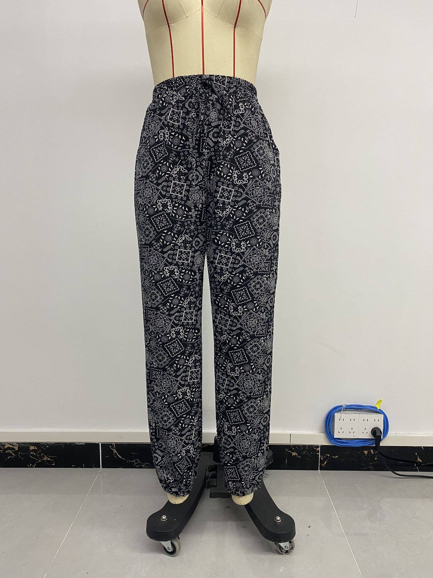 Loose pants with ethnic style printed bouquets