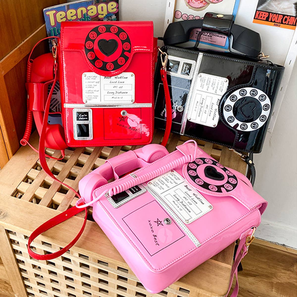 TELEPHONE-SHAPED MESSENGER BAG_CWAB0992