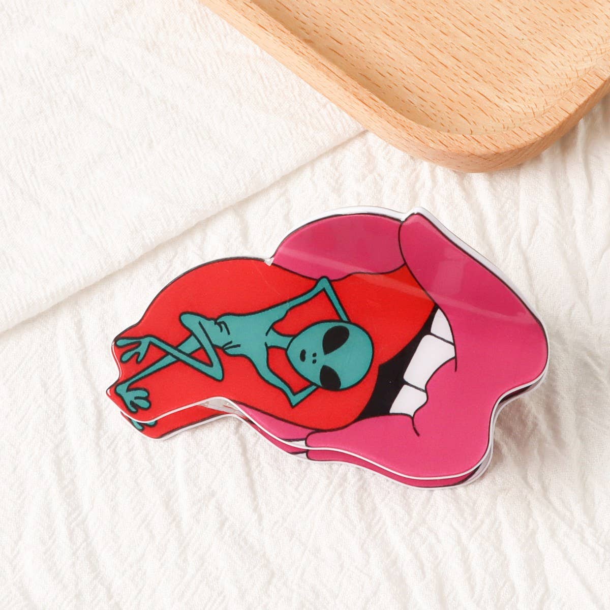 CWAHA1611_HALLOWEEN ALIEN SPACESHIP HAIR CLAW CLIP