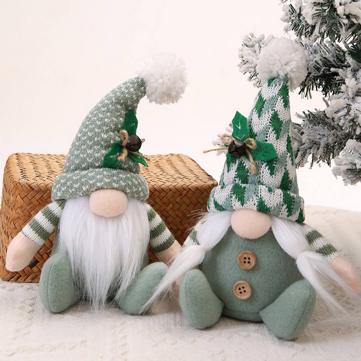 CWMM10351_KNITTED CHRISTMAS GNOME PLUSH SITTING DECORATION
