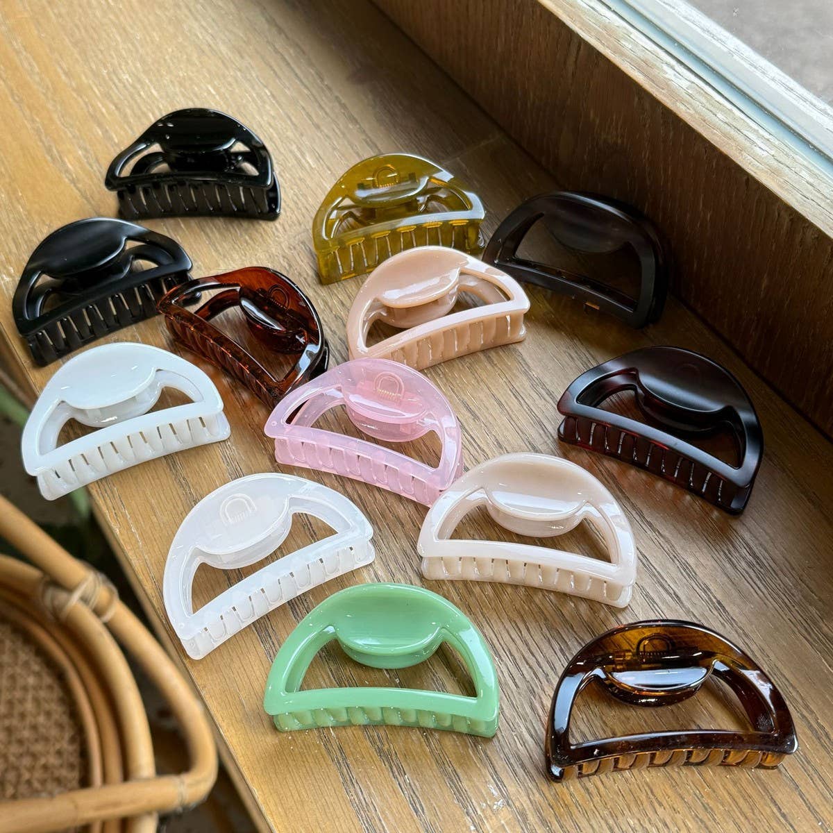 CWAHA4553_BUTTERFLY BUCKLE 7CM HOLLOW SEMICIRCLE HAIRPIN