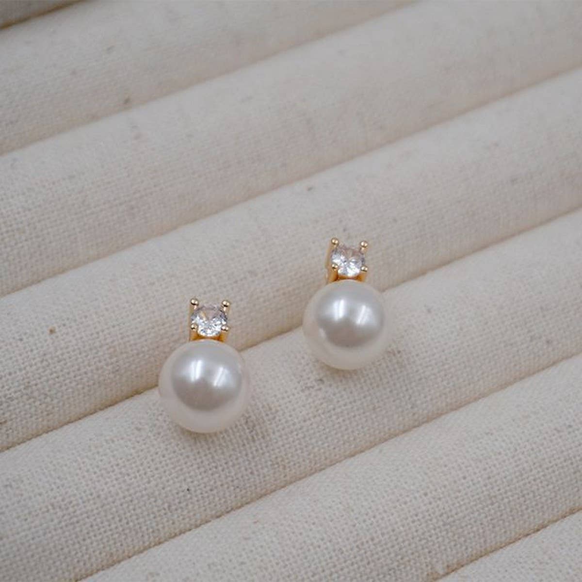 DELICATE AND SWEET PEARL NECKLACE AND EARRINGS SET