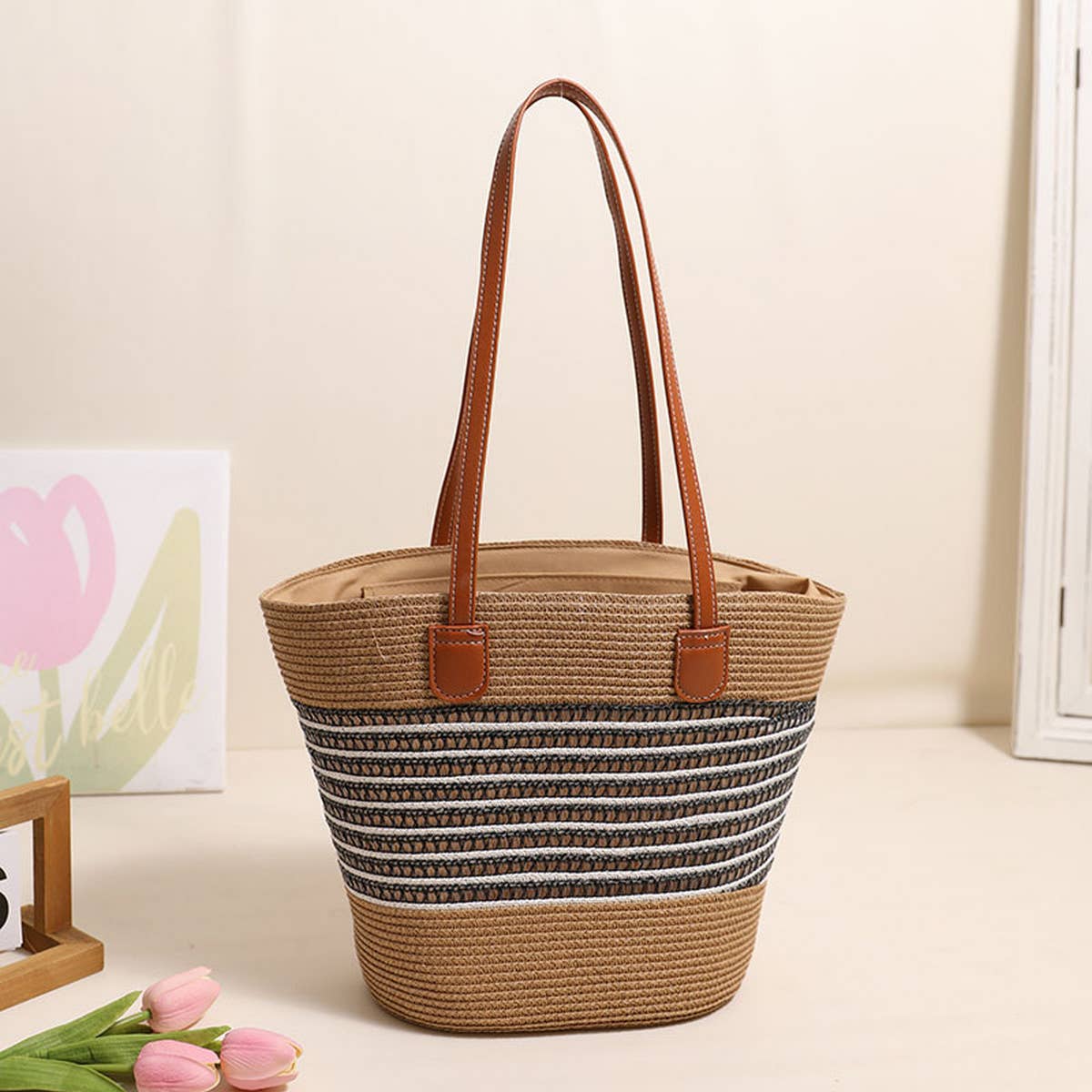 HOLLOW STRIPED ONE-SHOULDER BEACH STRAW BAG_CWAB1867